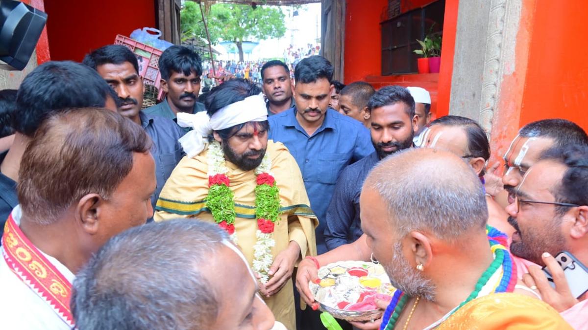 Clad in ritual attire, Pawan Kalyan offers prayers at Kondagattu hill shrine